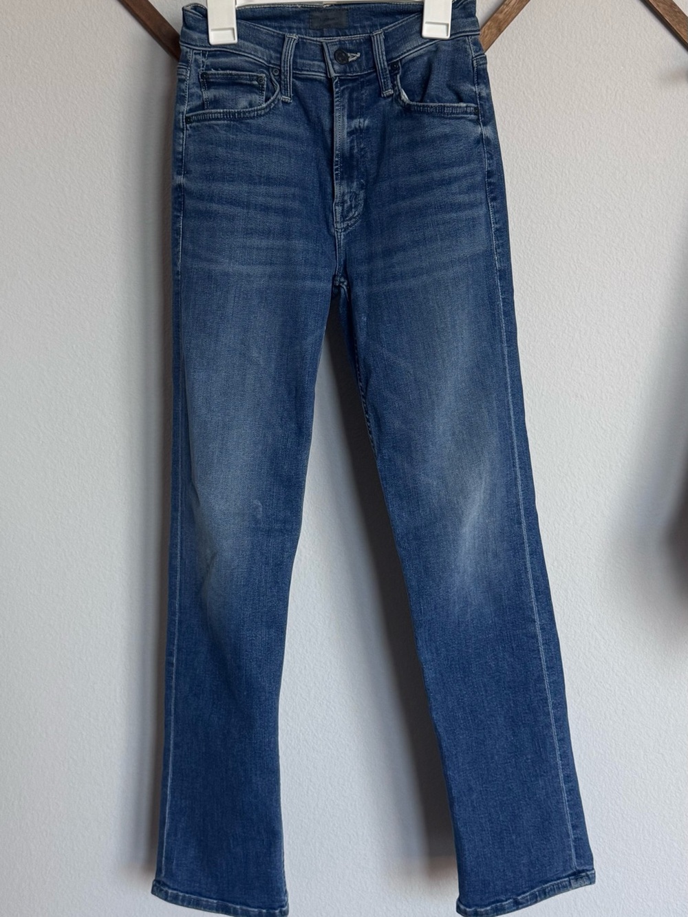 Mother Mid Rise Rider Ankle Jeans. Wash: Wish